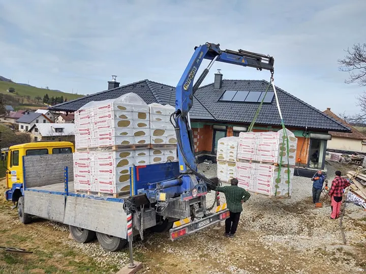 Dodávka fasádnej kamennej vlny FRONTROCK PLUS spokojnému zákazníkovi
