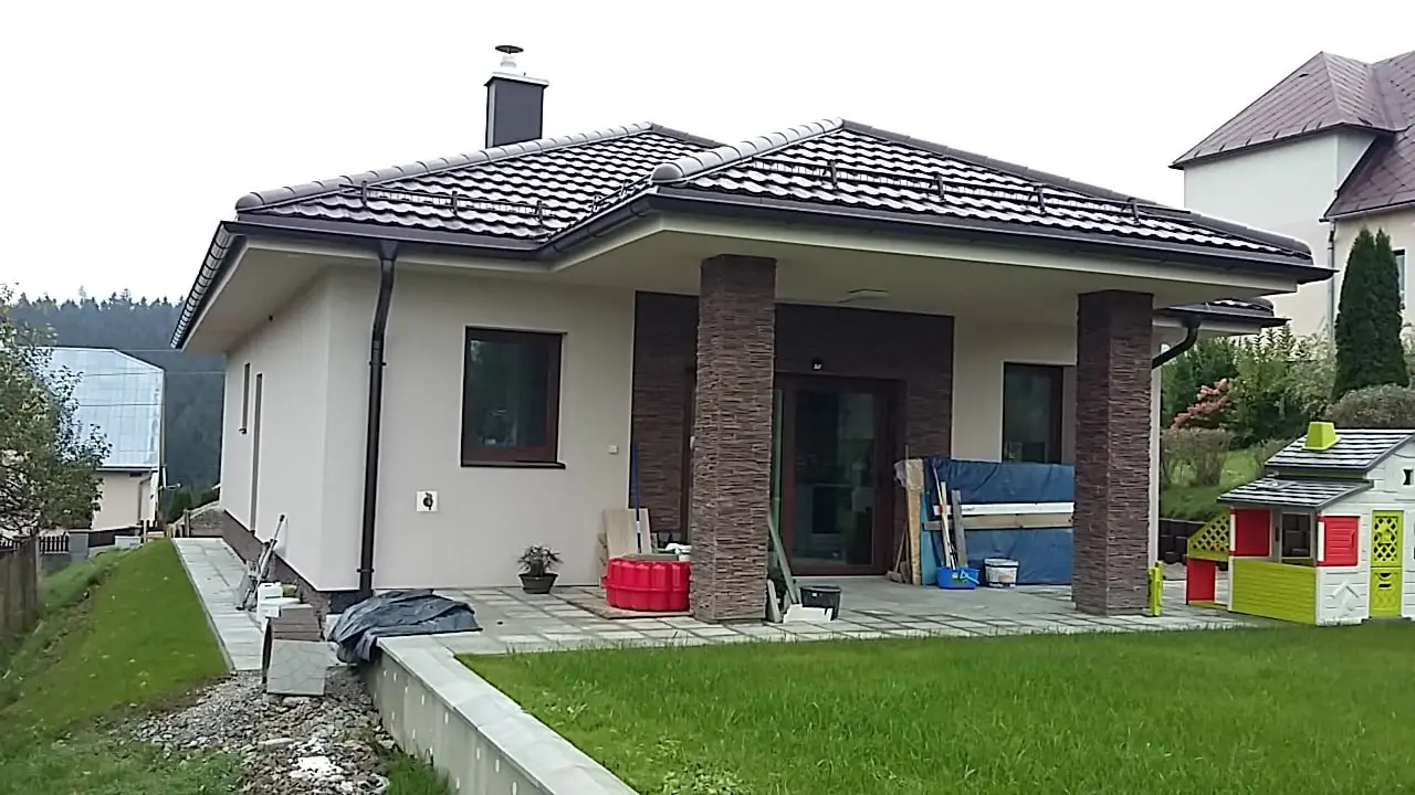 Na túto stavbu sme dodali materiál a poradenstvo od základov až po komín